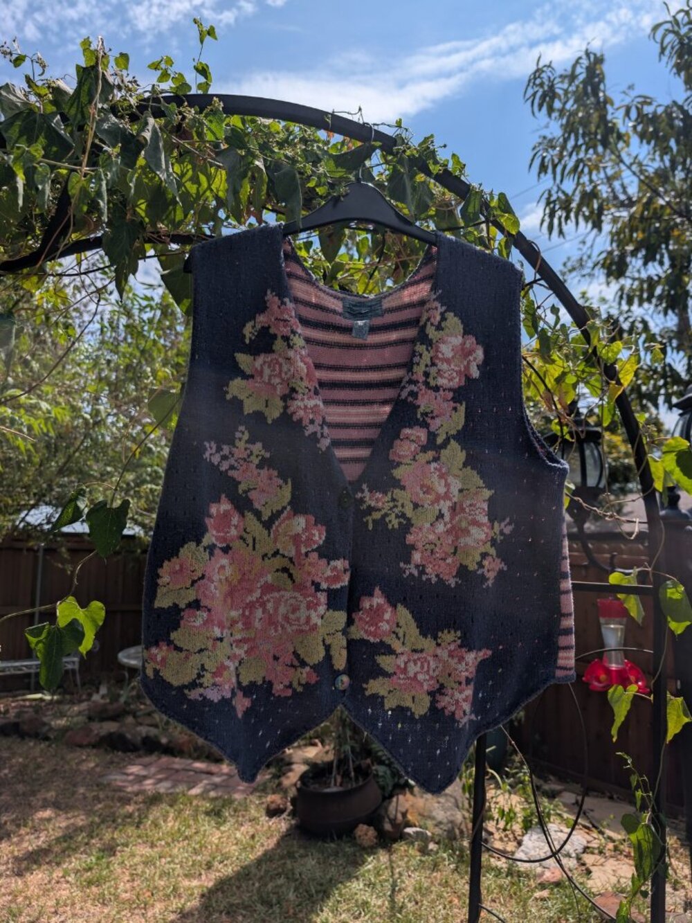 Vintage Cambridge Dry Goods Blue Rose Knit Vest L Cottagecore Striped Back